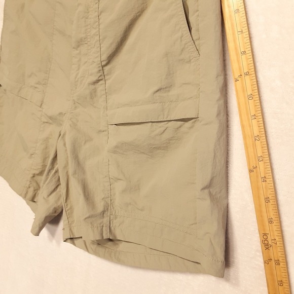 Old Navy Mens Tech Hybrid Cargo Shorts Med. Green 7-inch inseam Birch Leaf Nylon - Picture 8 of 10